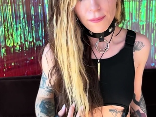 Masturbating loving babe solo toy plays with enthusiasm