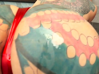 Tattooed bigass tranny anally fucked